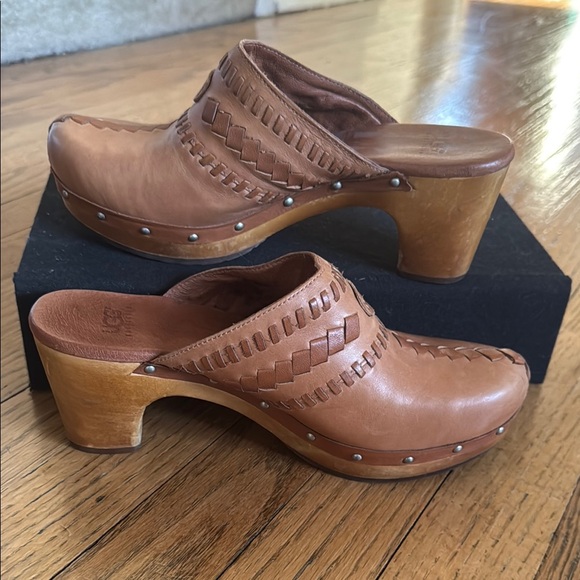 Tan Leather Clogs with Wooden Heel and Perforated Design - Picture 1 of 5